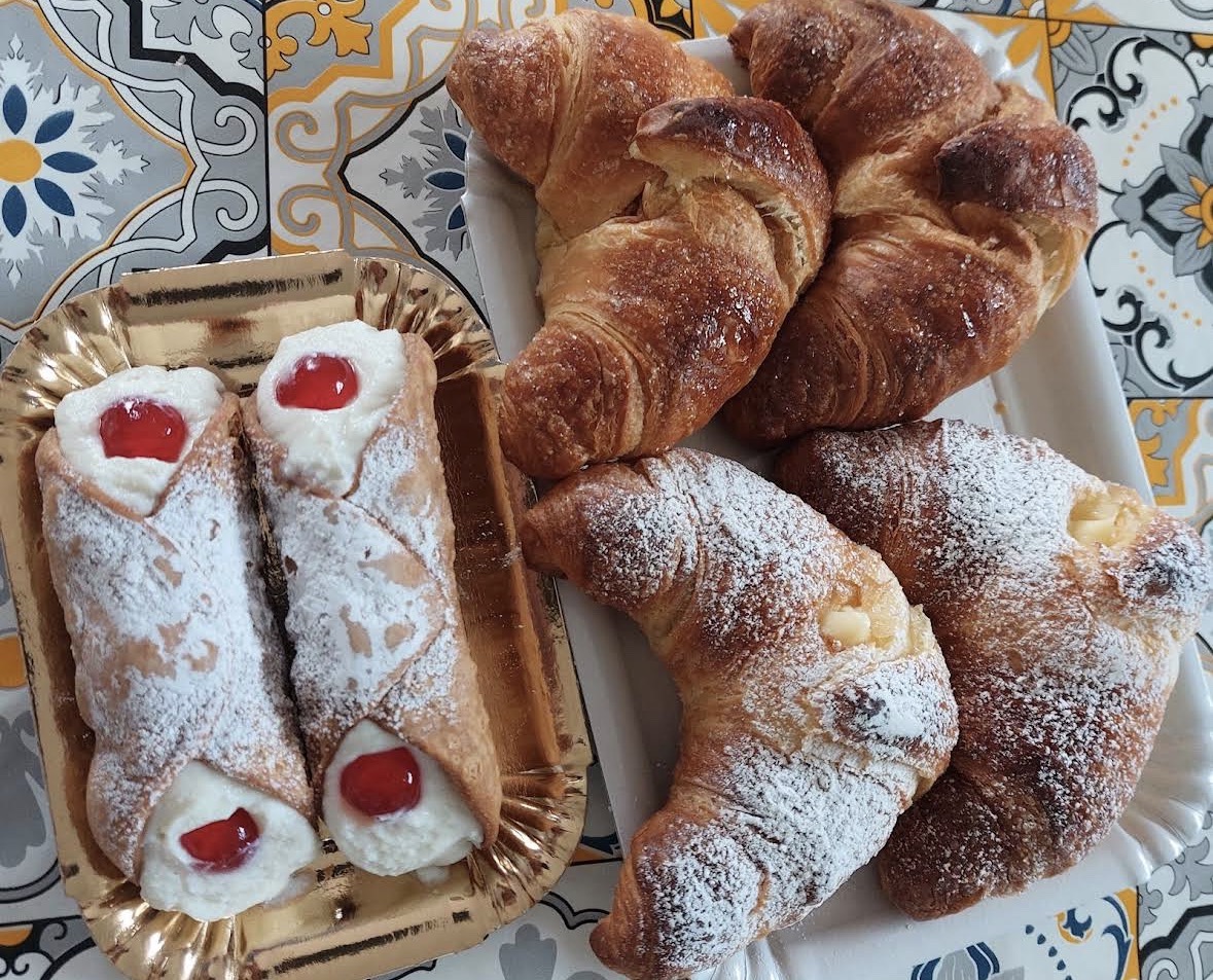 Colazione Villa Feluchia B&B - Dolci e cannoli