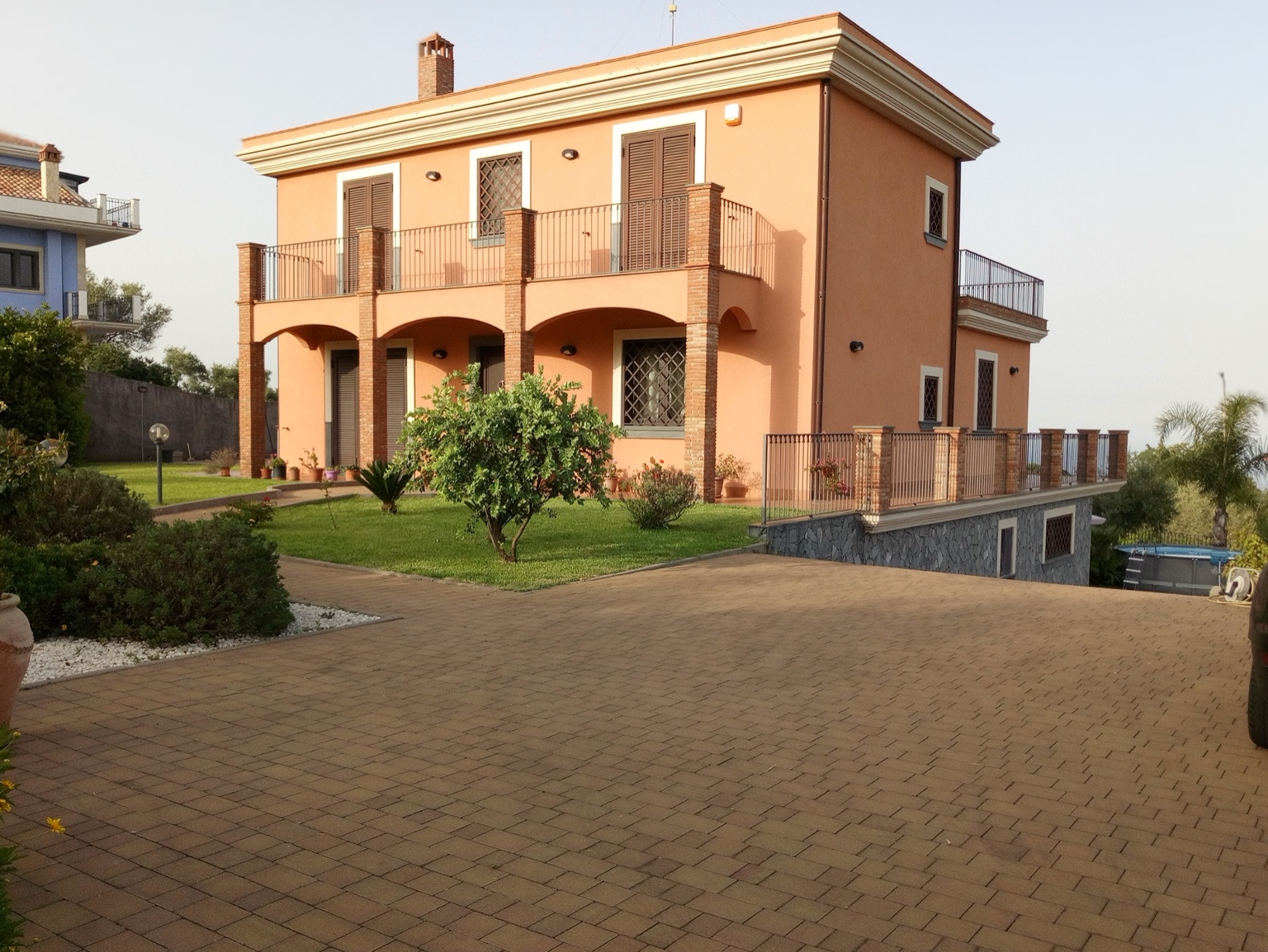 Galleria - esterni di giorno