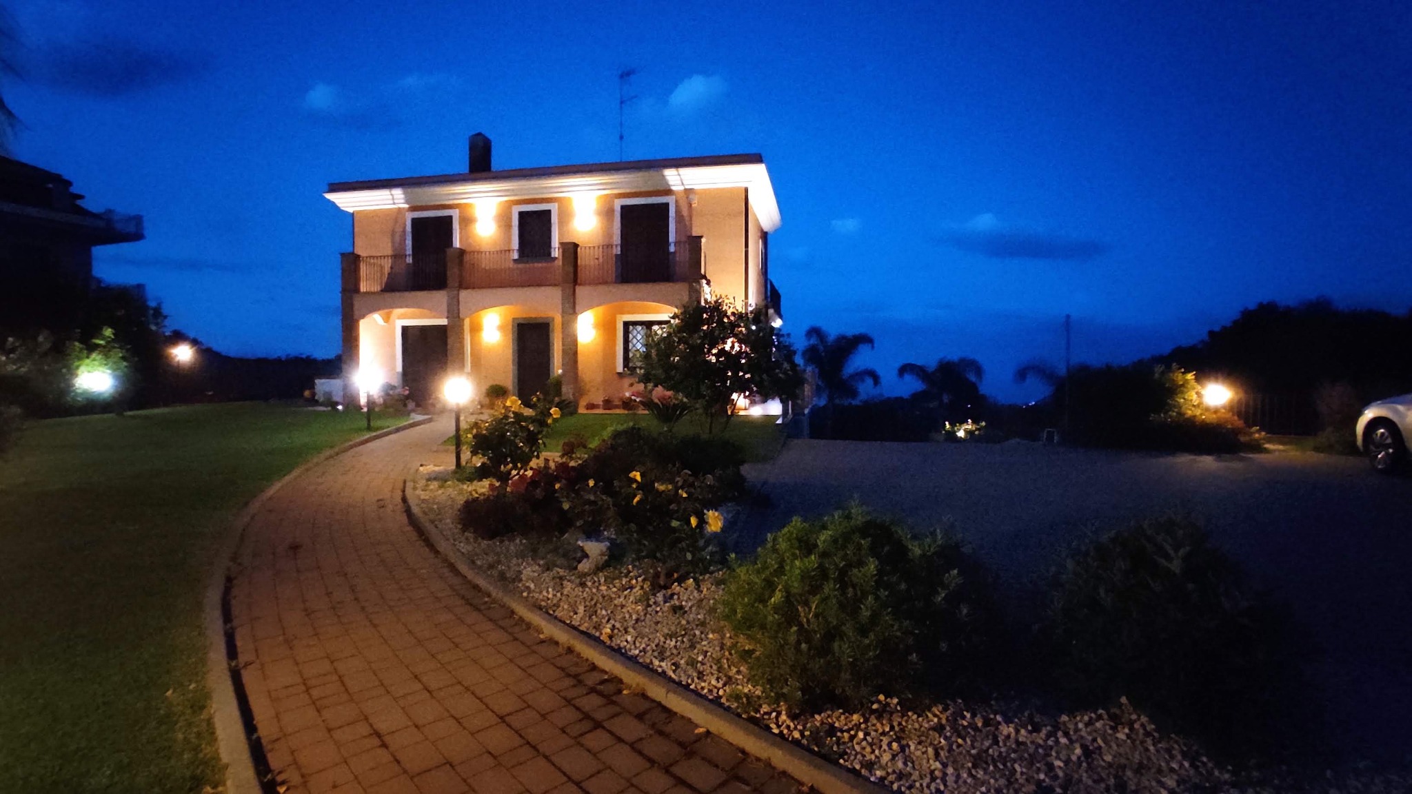 Villa Feluchia di sera